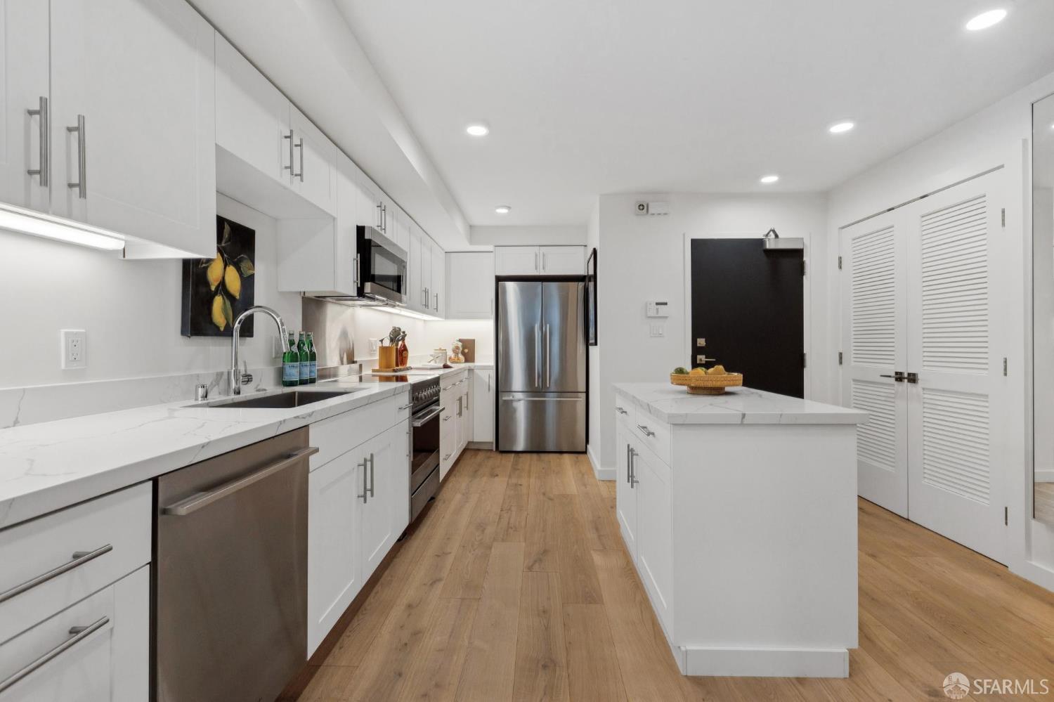 Detail Gallery Image 8 of 62 For 1624 Larkin St #4,  San Francisco,  CA 94109 - 1 Beds | 1 Baths