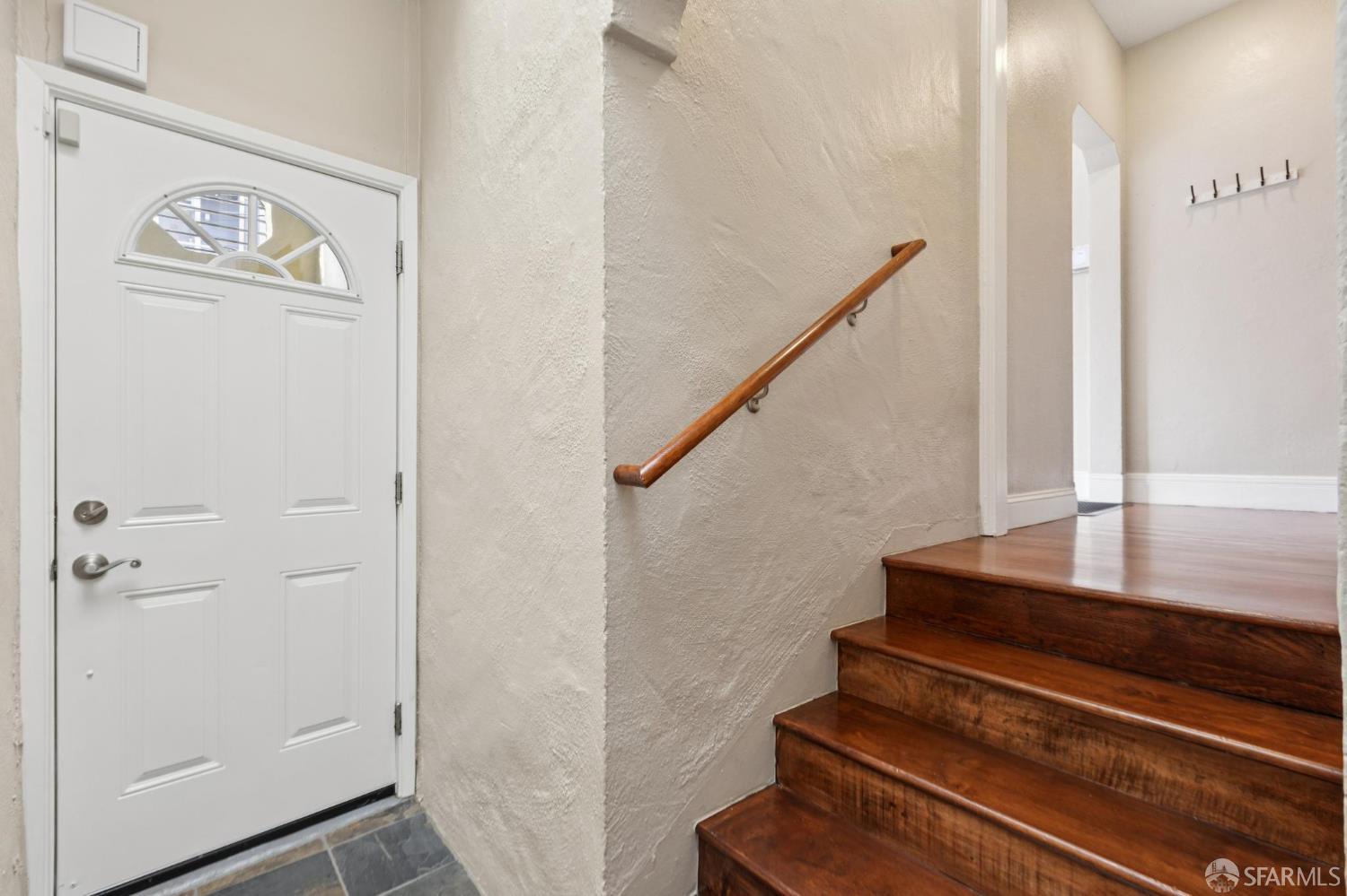 Detail Gallery Image 4 of 25 For 517 Nevada St, San Francisco,  CA 94110 - 4 Beds | 2 Baths