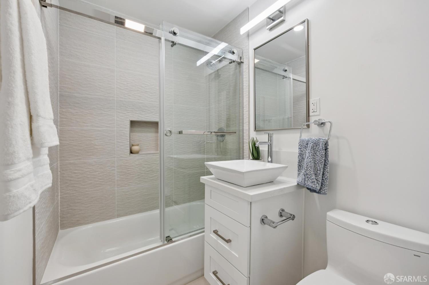 Detail Gallery Image 28 of 43 For 3711 Market St #B,  San Francisco,  CA 94131 - 2 Beds | 1 Baths