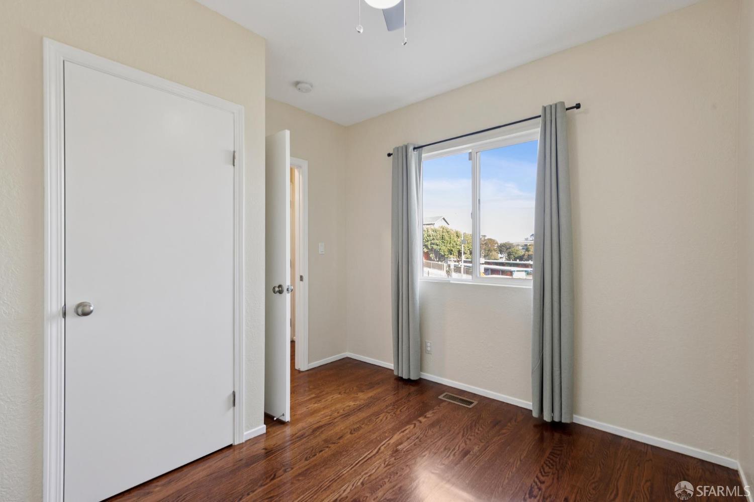 Detail Gallery Image 17 of 25 For 517 Nevada St, San Francisco,  CA 94110 - 4 Beds | 2 Baths