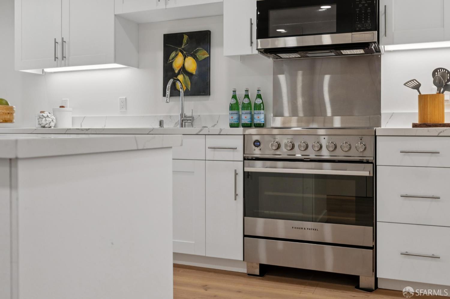 Detail Gallery Image 3 of 62 For 1624 Larkin St #4,  San Francisco,  CA 94109 - 1 Beds | 1 Baths