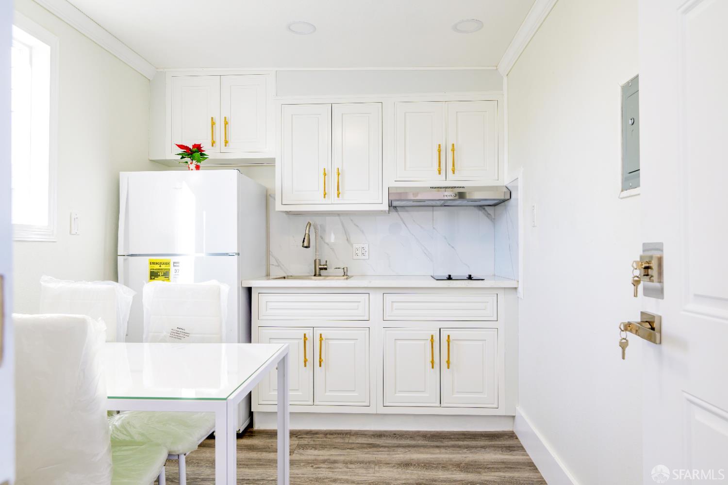 Detail Gallery Image 4 of 37 For 2371 30th Ave, San Francisco,  CA 94116 - 3 Beds | 1 Baths