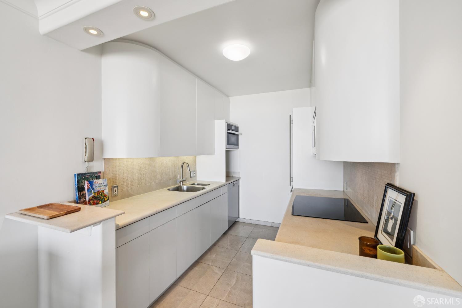 Detail Gallery Image 18 of 28 For 999 Green St #1403,  San Francisco,  CA 94133 - 1 Beds | 1 Baths