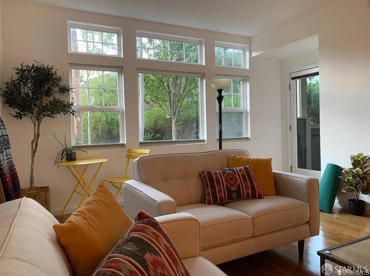 Detail Gallery Image 2 of 3 For 513 Swallowtail Ct, Brisbane,  CA 94005 - 2 Beds | 2 Baths