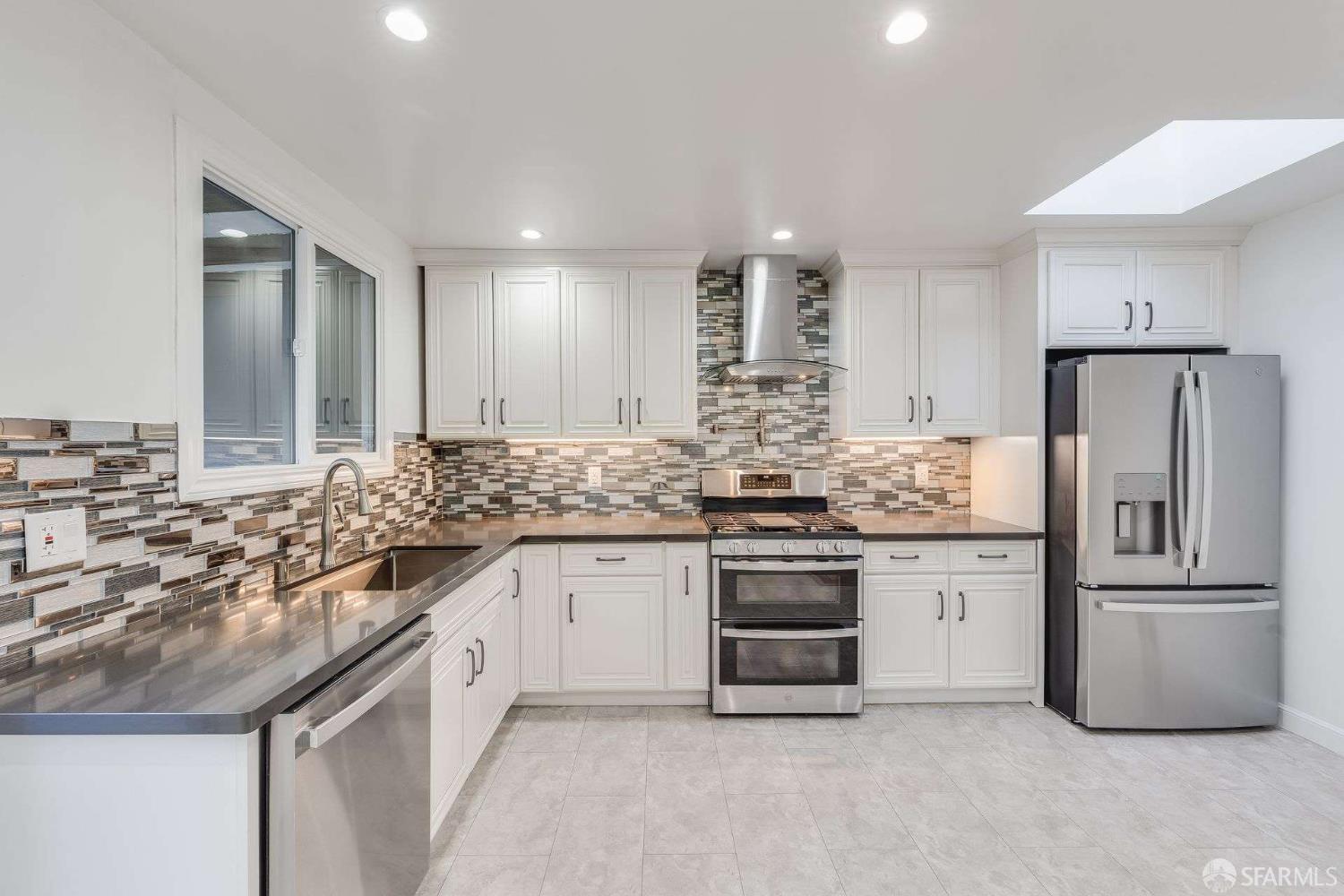 Detail Gallery Image 8 of 34 For 66 Arleta Ave, San Francisco,  CA 94134 - 2 Beds | 2 Baths