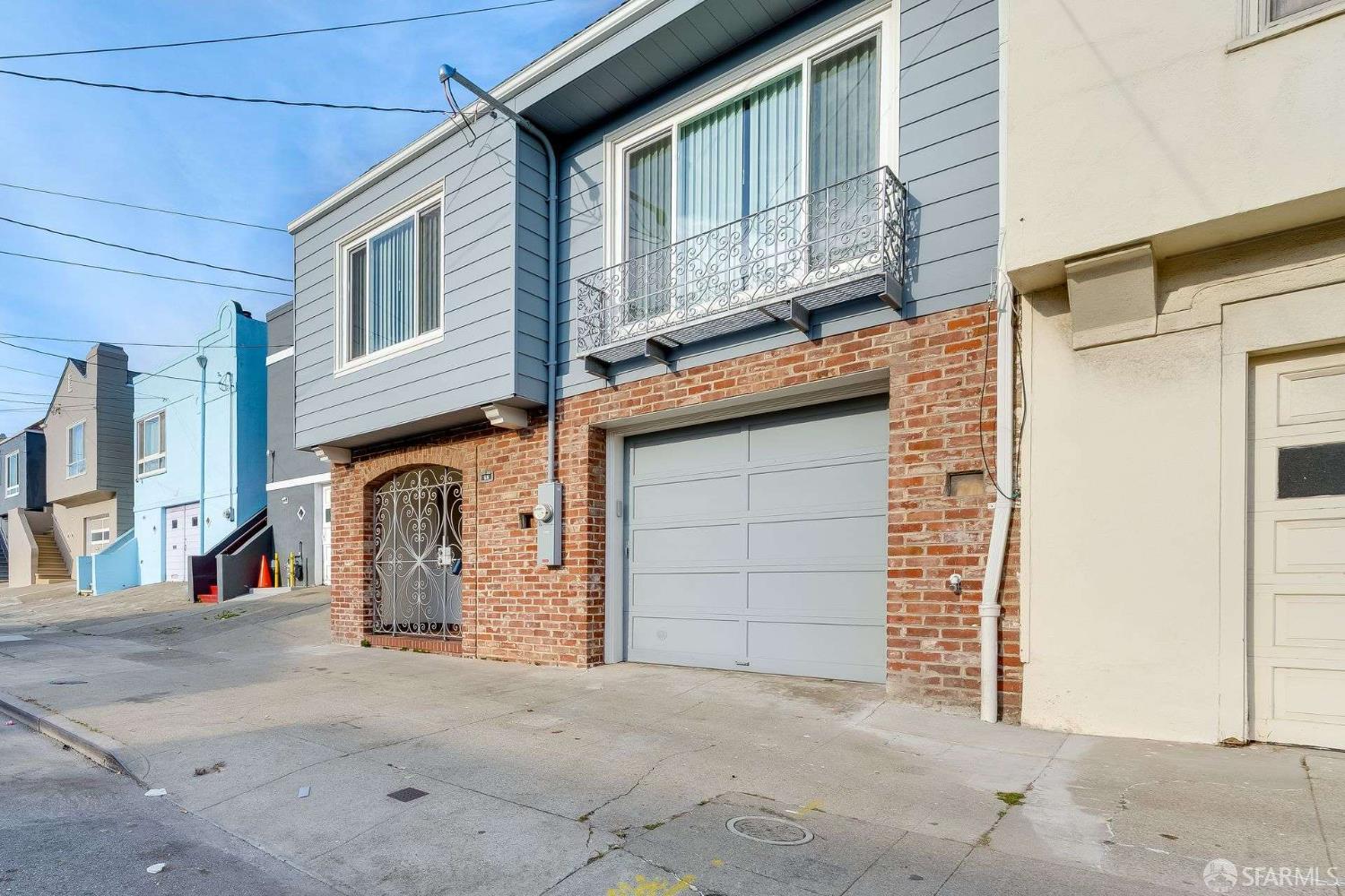 Detail Gallery Image 5 of 34 For 66 Arleta Ave, San Francisco,  CA 94134 - 2 Beds | 2 Baths