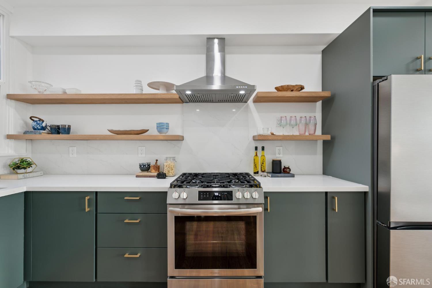 Detail Gallery Image 3 of 33 For 1449 Hyde St #2,  San Francisco,  CA 94109 - 1 Beds | 1 Baths