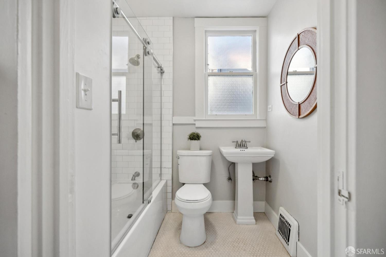 Detail Gallery Image 27 of 39 For 130 Brazil Ave, San Francisco,  CA 94112 - 2 Beds | 1 Baths