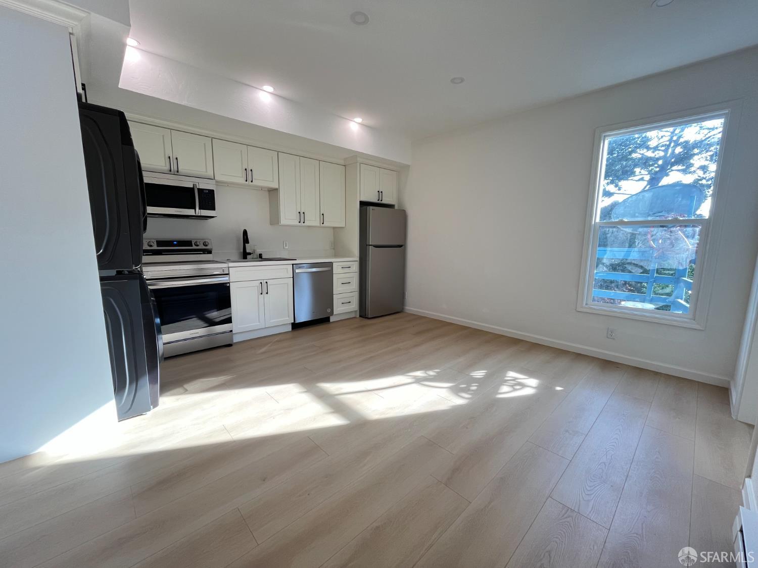 Detail Gallery Image 2 of 12 For 3643 25th St, San Francisco,  CA 94110 - 3 Beds | 2 Baths