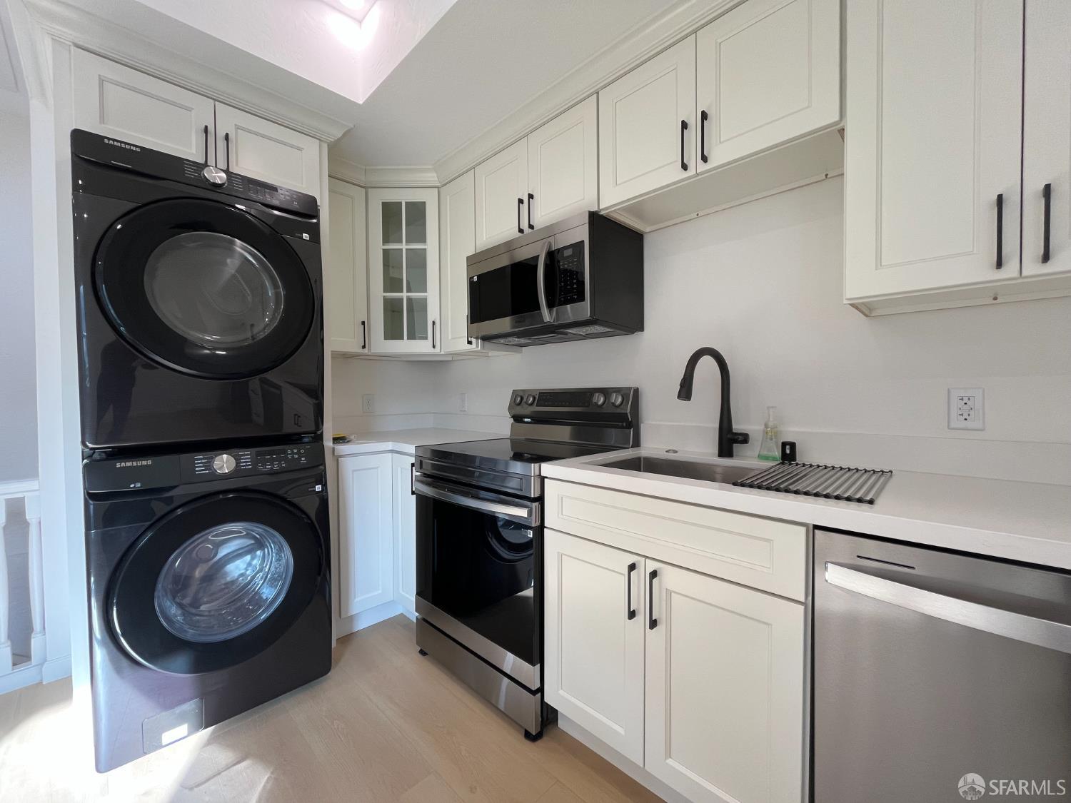 Detail Gallery Image 4 of 12 For 3643 25th St, San Francisco,  CA 94110 - 3 Beds | 2 Baths