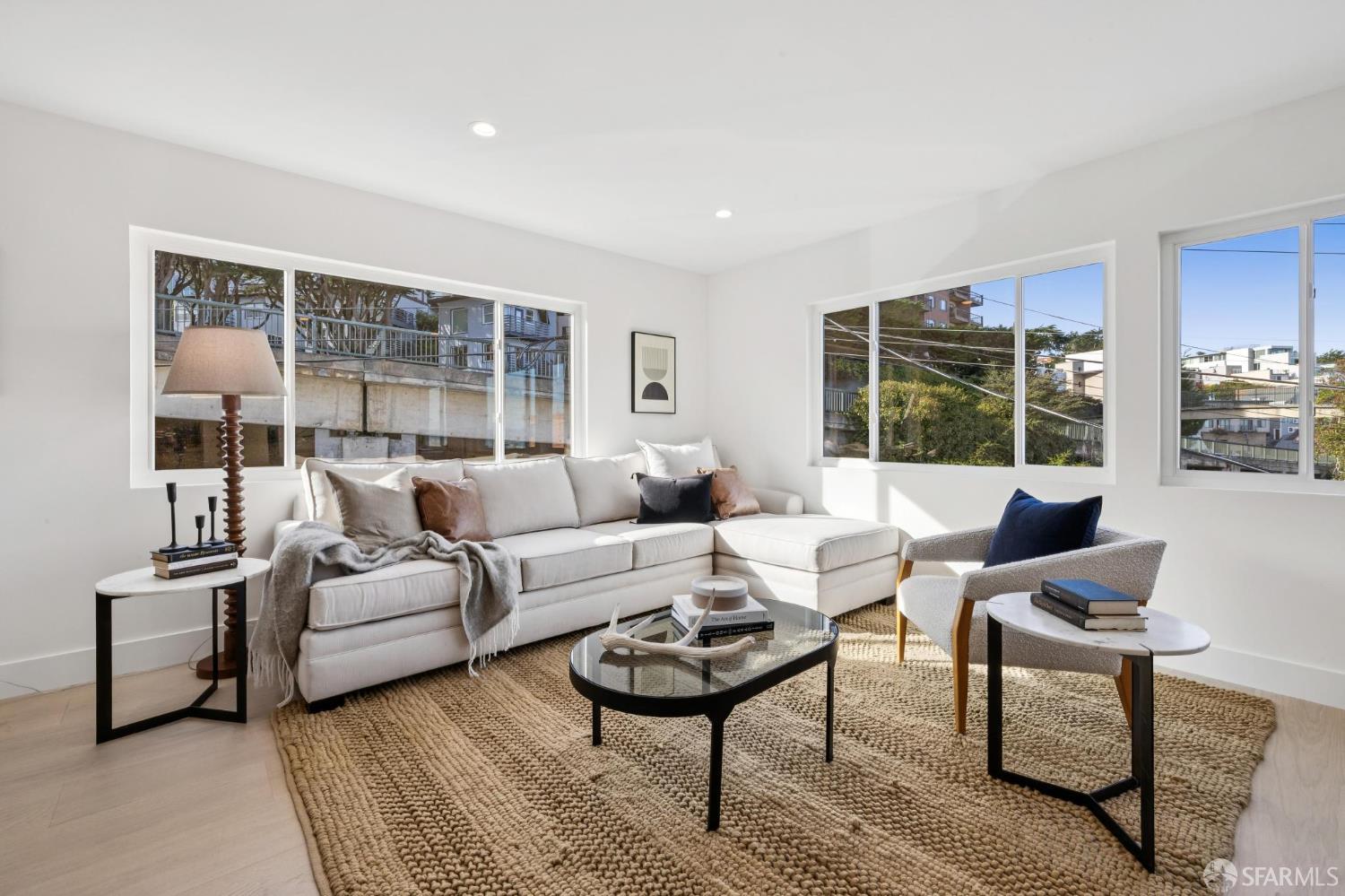 Front Image Thumbnail for SF425092551