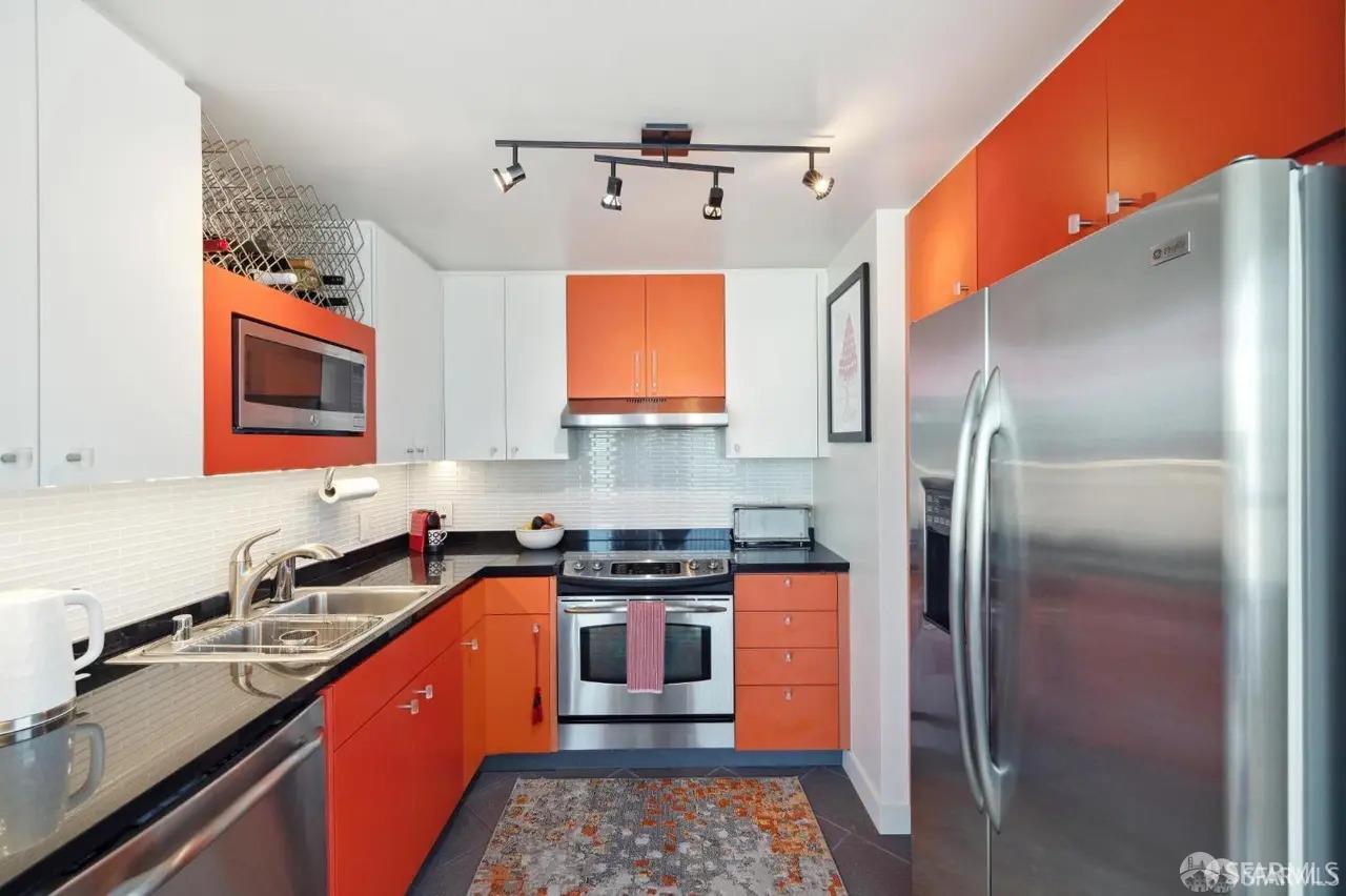 Detail Gallery Image 7 of 22 For 1388 Gough St #1201,  San Francisco,  CA 94109 - 2 Beds | 2 Baths