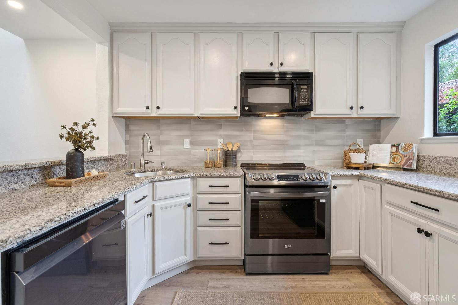 Detail Gallery Image 4 of 29 For 111 N Villa Way, Walnut Creek,  CA 94595 - 2 Beds | 2 Baths