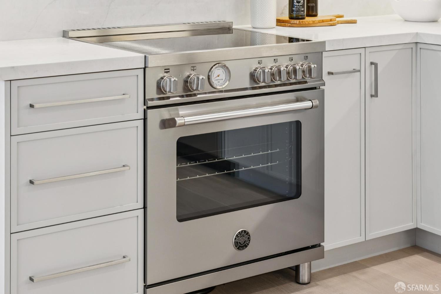 Detail Gallery Image 6 of 19 For 505 Grand View Ave #6,  San Francisco,  CA 94114 - 2 Beds | 1 Baths