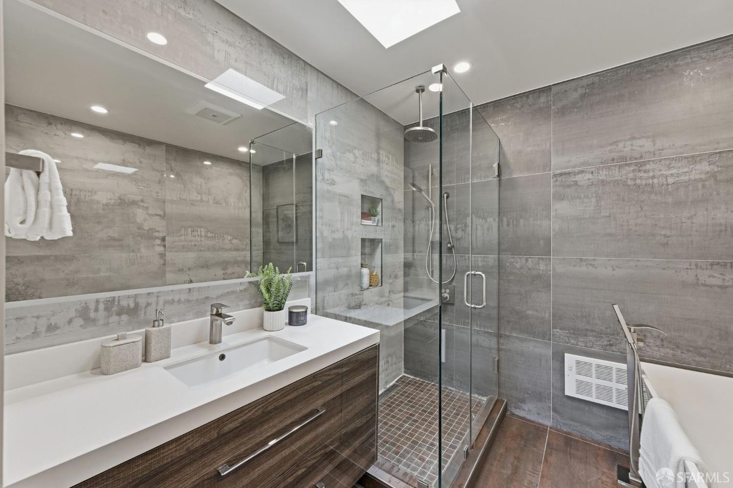 Detail Gallery Image 16 of 31 For 1822 27th Ave, San Francisco,  CA 94122 - 4 Beds | 4 Baths