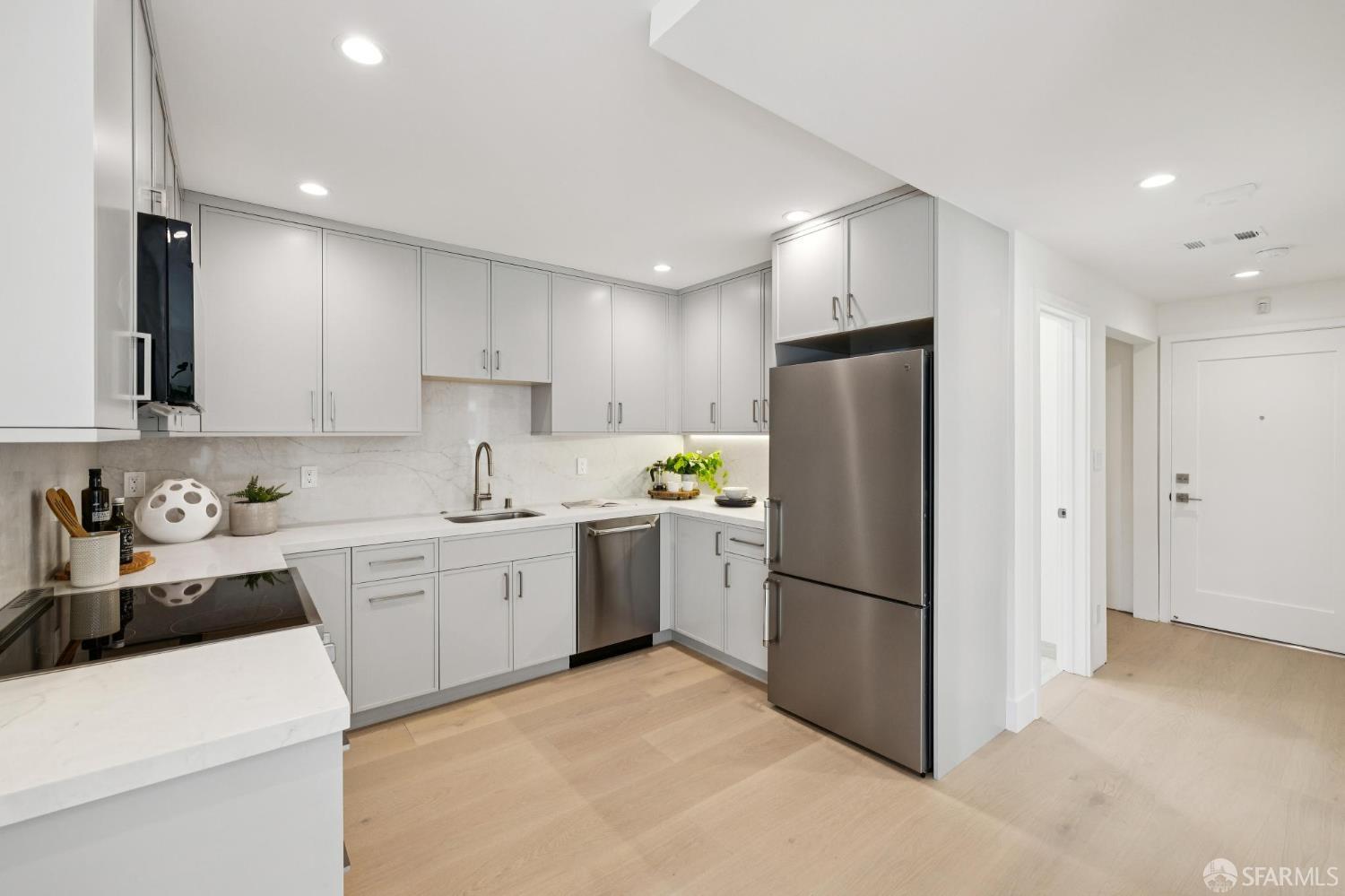 Detail Gallery Image 5 of 19 For 505 Grand View Ave #6,  San Francisco,  CA 94114 - 2 Beds | 1 Baths