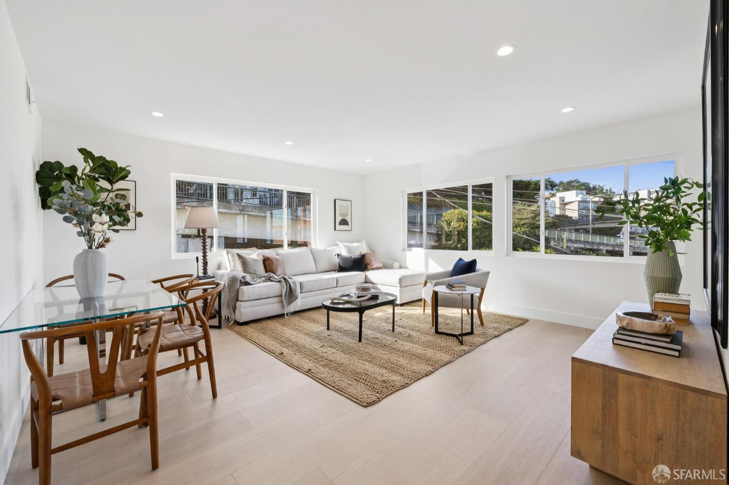 Detail Gallery Image 3 of 19 For 505 Grand View Ave #6,  San Francisco,  CA 94114 - 2 Beds | 1 Baths