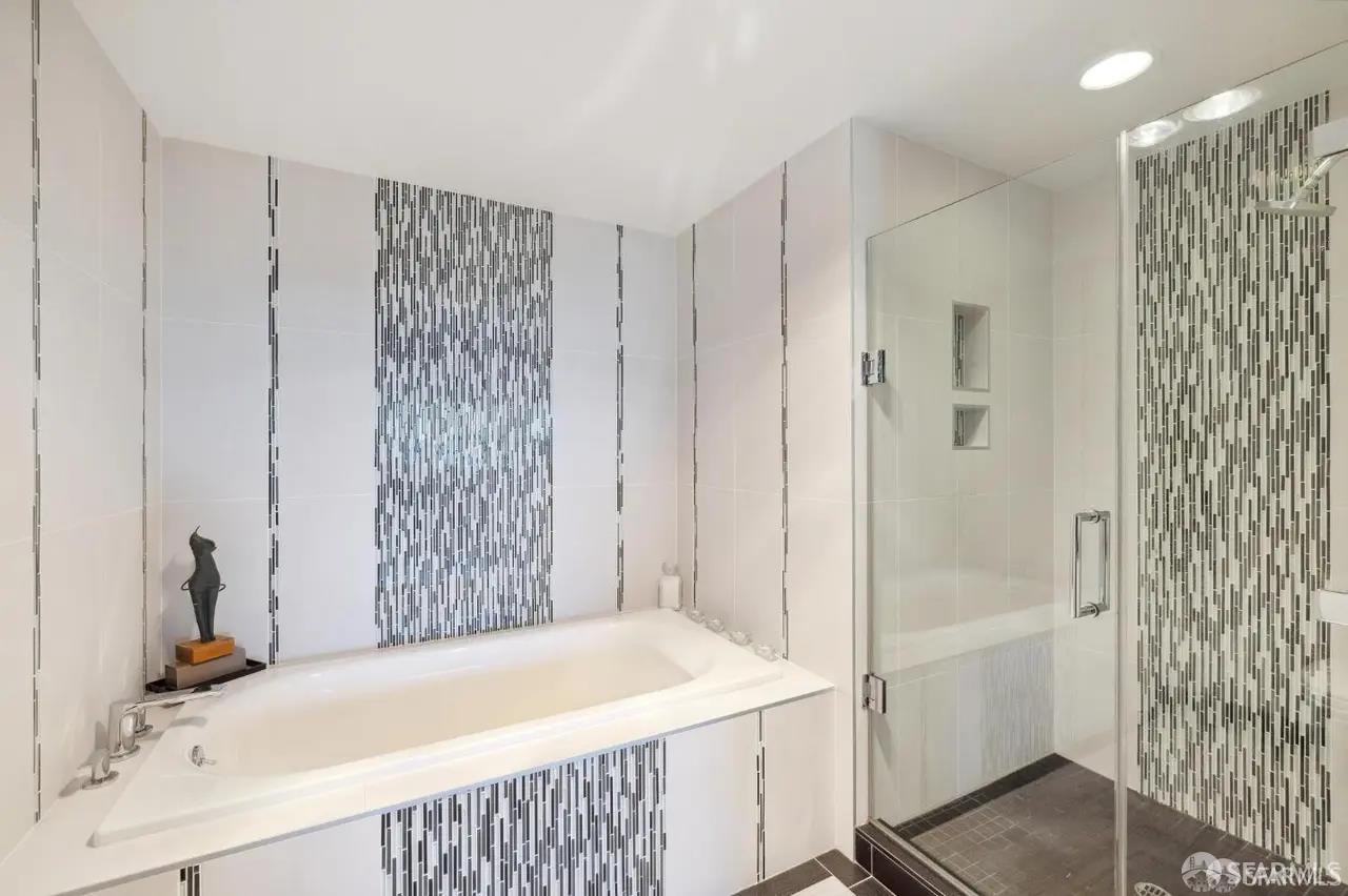 Detail Gallery Image 13 of 22 For 1388 Gough St #1201,  San Francisco,  CA 94109 - 2 Beds | 2 Baths