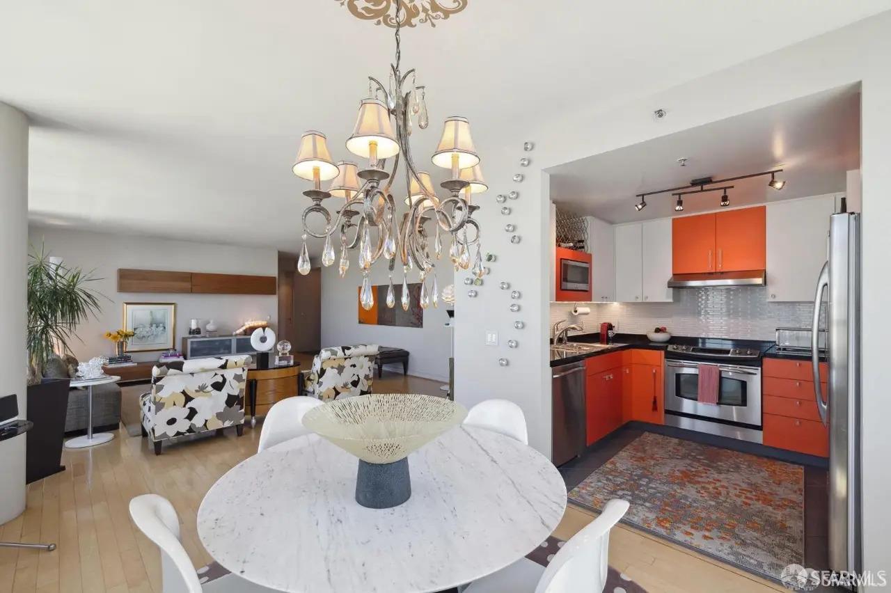 Detail Gallery Image 6 of 22 For 1388 Gough St #1201,  San Francisco,  CA 94109 - 2 Beds | 2 Baths