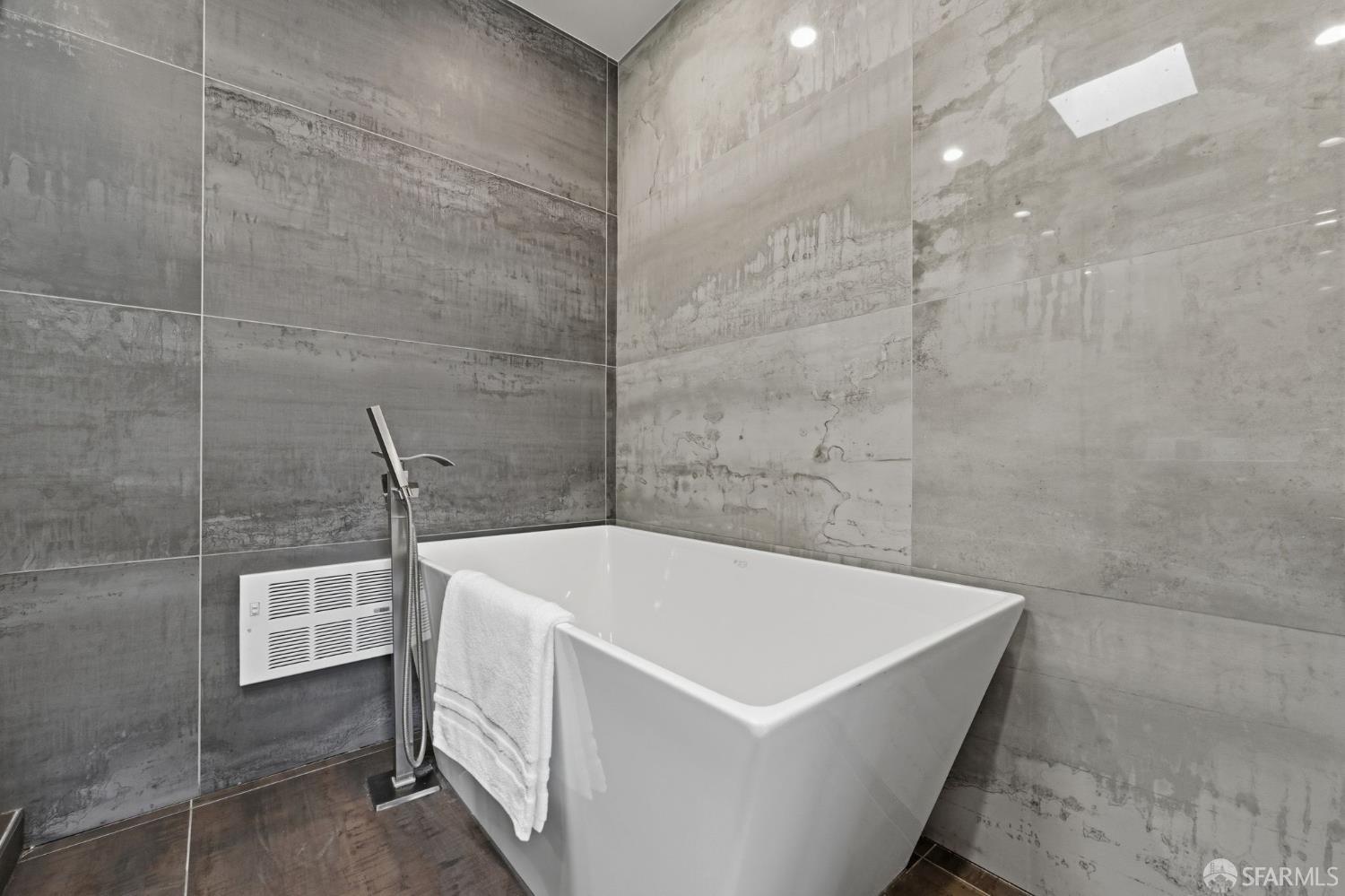 Detail Gallery Image 17 of 31 For 1822 27th Ave, San Francisco,  CA 94122 - 4 Beds | 4 Baths