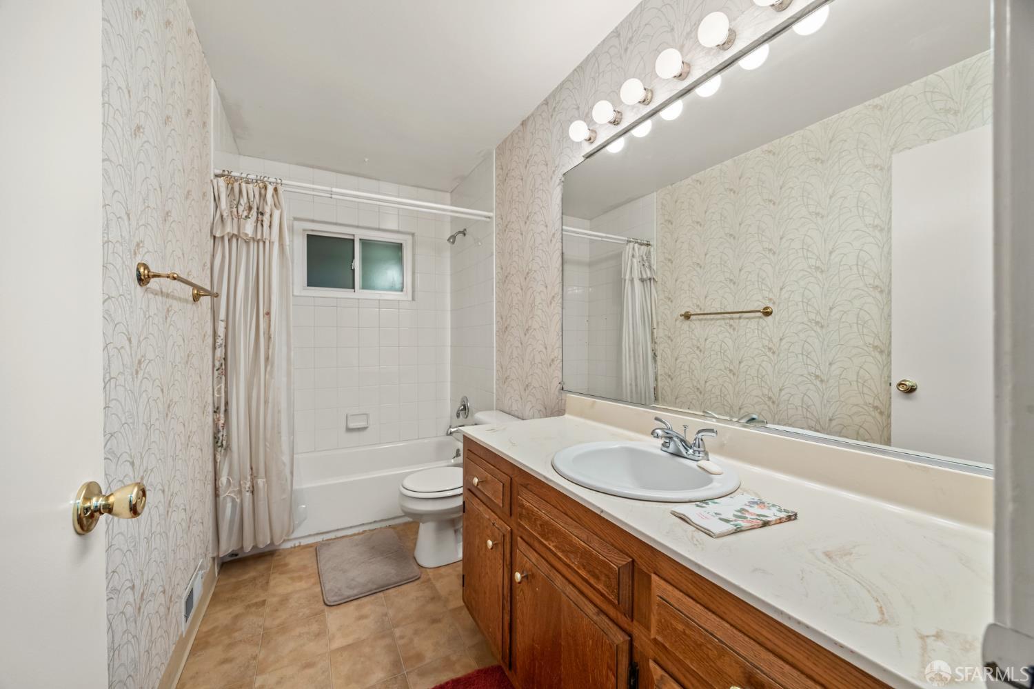 Detail Gallery Image 12 of 25 For 1202 Alamo Way, Pittsburg,  CA 94565 - 4 Beds | 2 Baths