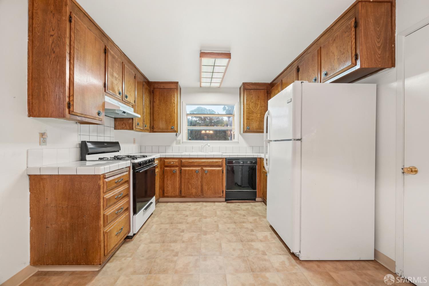 Detail Gallery Image 4 of 25 For 1202 Alamo Way, Pittsburg,  CA 94565 - 4 Beds | 2 Baths