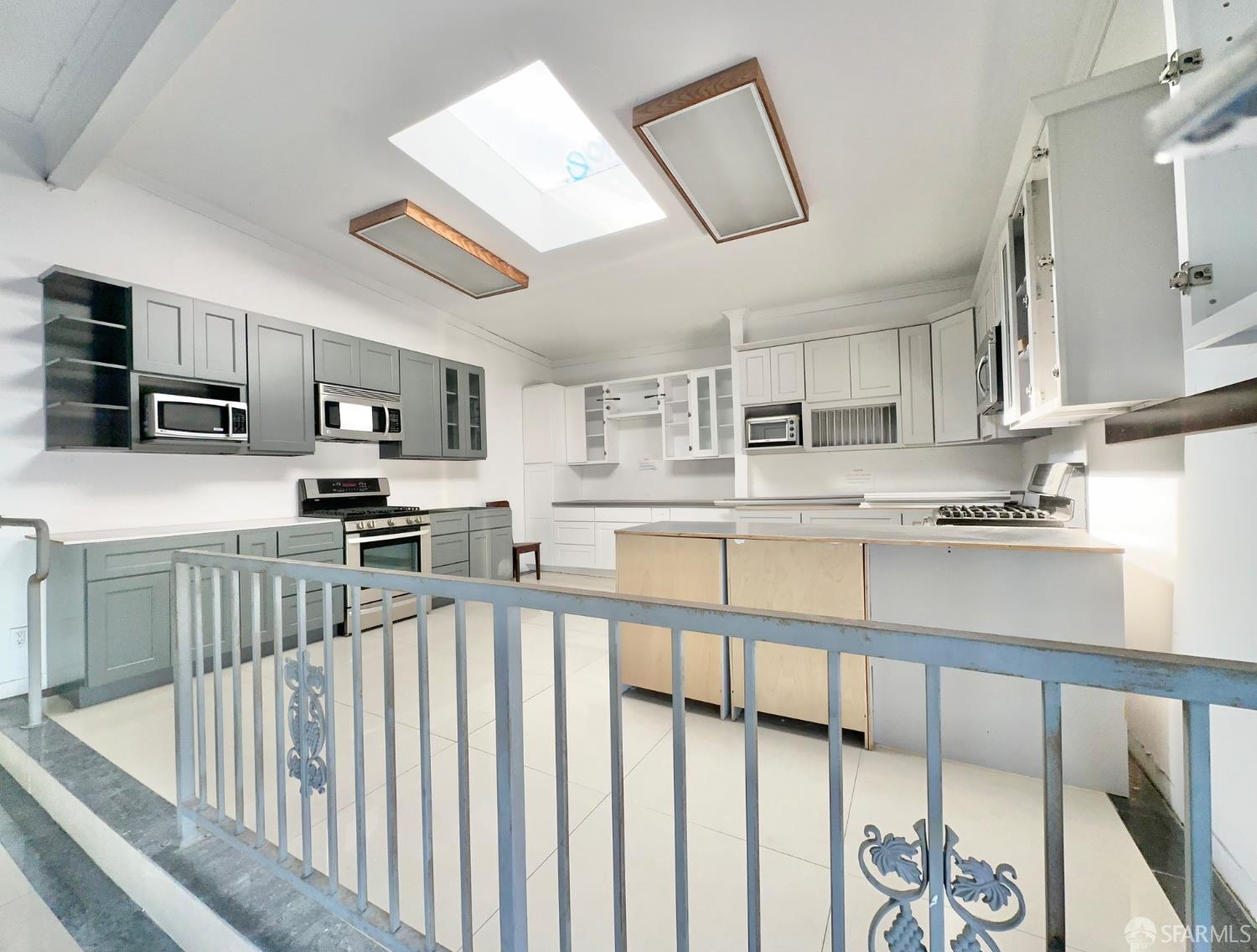 Detail Gallery Image 11 of 37 For 1401 International Blvd, Oakland,  CA 94132 - – Beds | – Baths