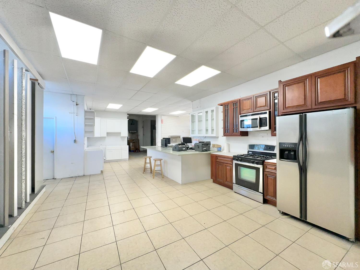 Detail Gallery Image 9 of 37 For 1401 International Blvd, Oakland,  CA 94132 - – Beds | – Baths