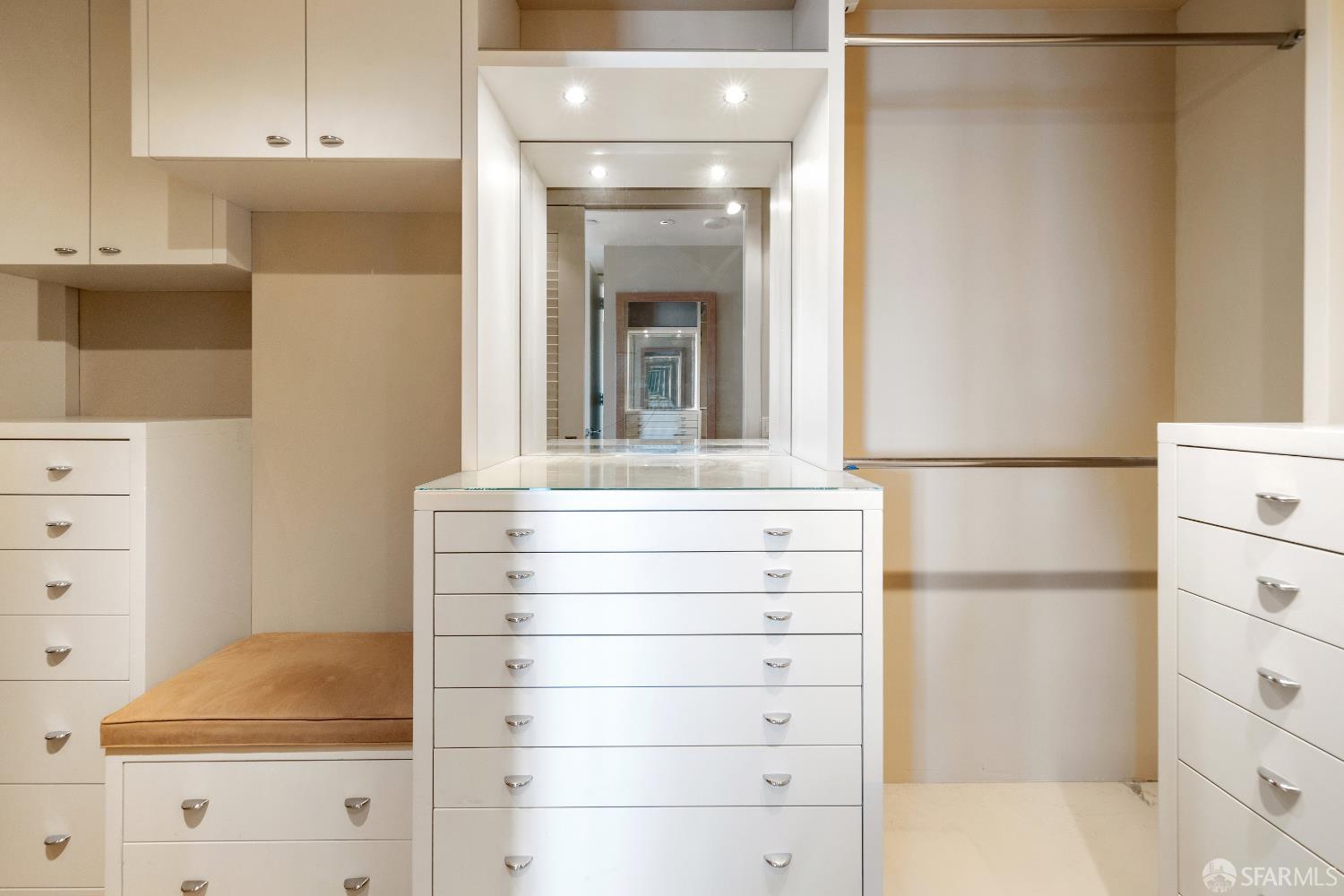 Photo #23: 425092670 Listing: Photo #23