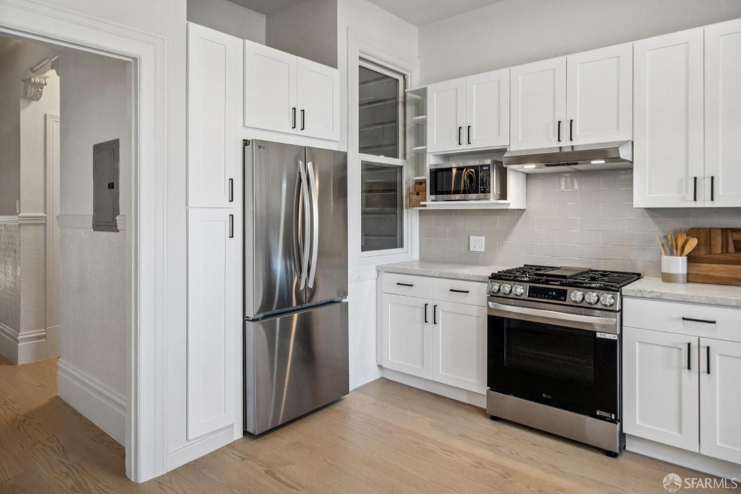 Detail Gallery Image 5 of 26 For 782 Green St, San Francisco,  CA 94133 - 3 Beds | 1 Baths