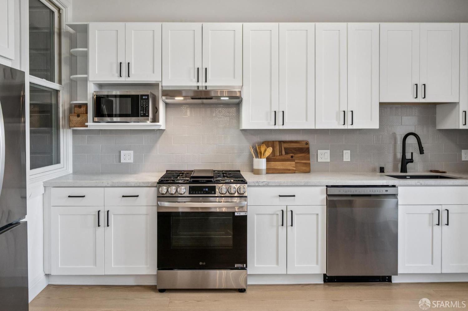 Detail Gallery Image 4 of 26 For 782 Green St, San Francisco,  CA 94133 - 3 Beds | 1 Baths