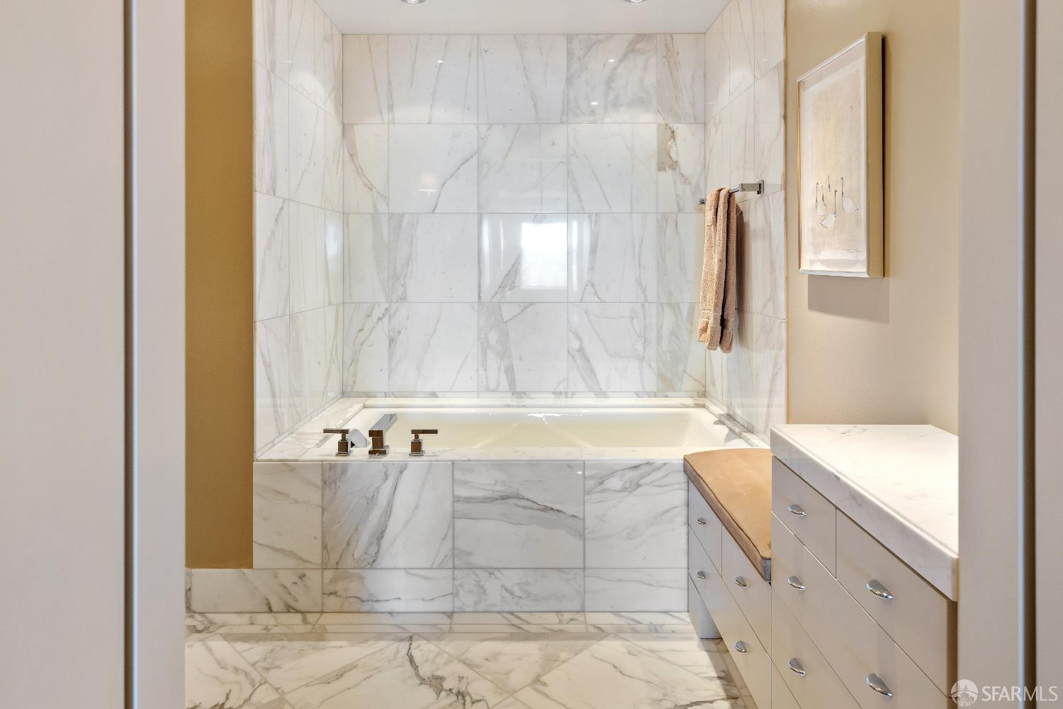 Photo #22: 425092670 Listing: Photo #22