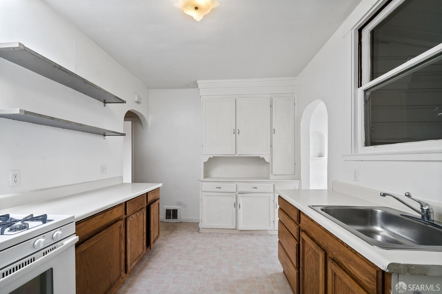 Detail Gallery Image 4 of 20 For 37 Sussex St, San Francisco,  CA 94131 - 3 Beds | 1 Baths