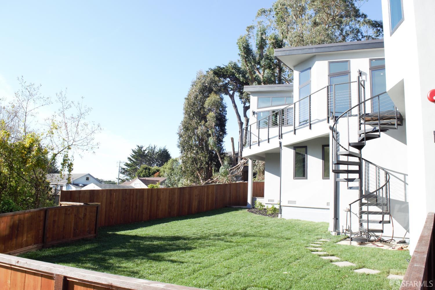 Front Image Thumbnail for SF425091082