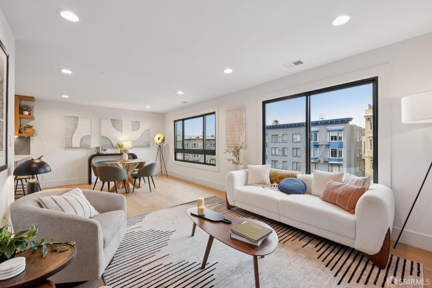 Detail Gallery Image 6 of 32 For 1371 Broadway St, San Francisco,  CA 94109 - 5 Beds | 3/1 Baths