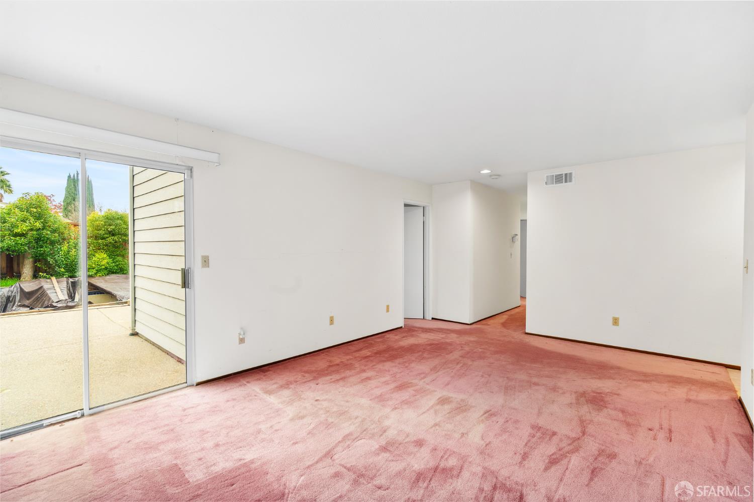 Detail Gallery Image 10 of 39 For 5160 Roundup Way, Antioch,  CA 94531 - 4 Beds | 2/1 Baths