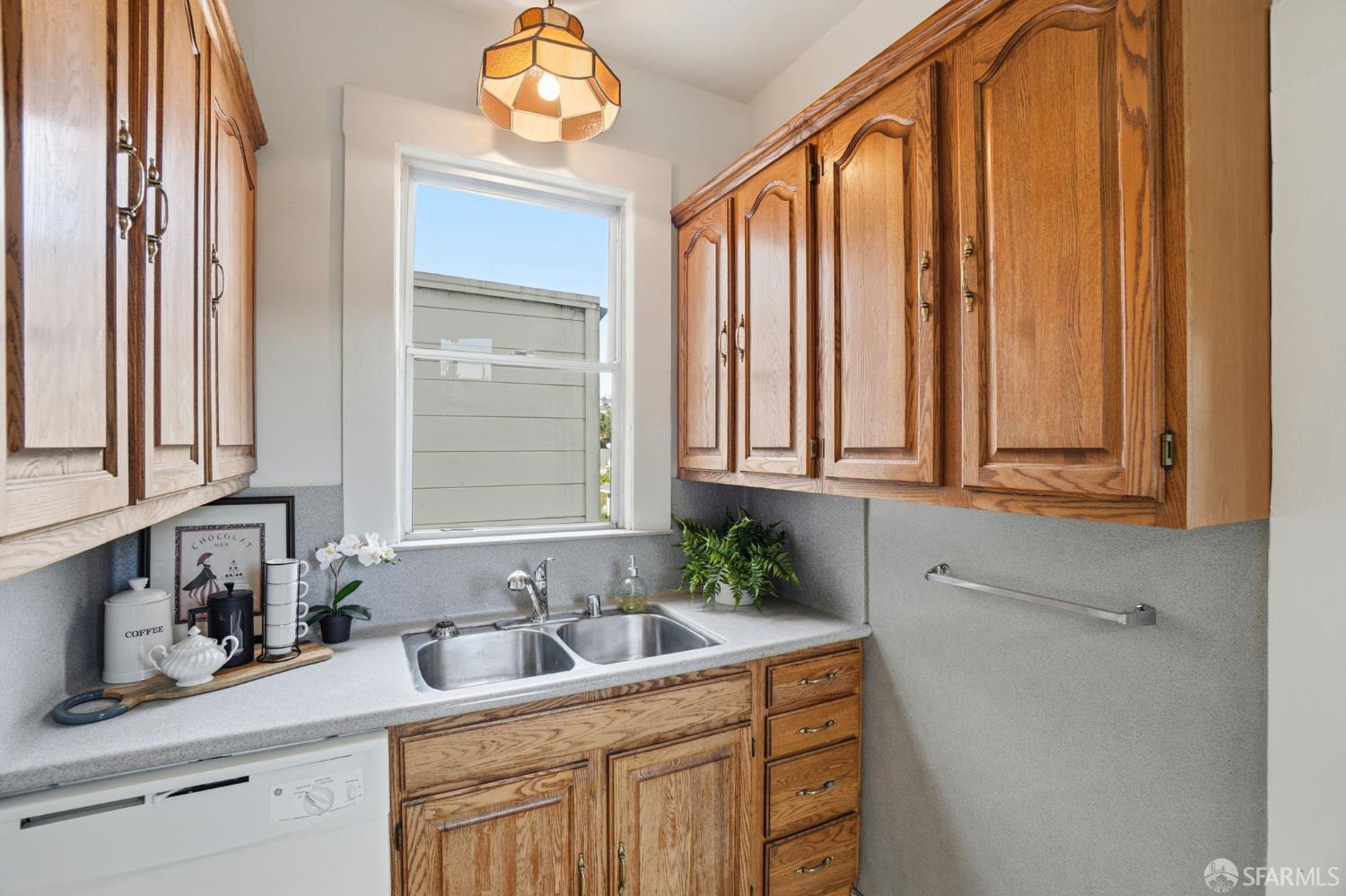 Detail Gallery Image 24 of 89 For 54 Norton St, San Francisco,  CA 94112 - 4 Beds | 1/1 Baths