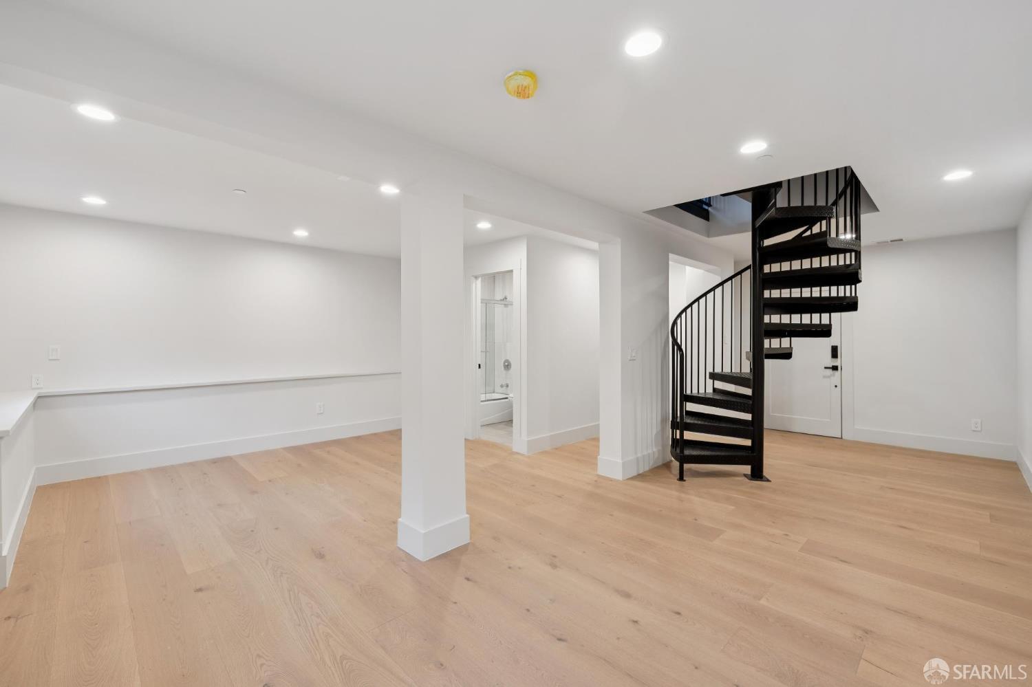 Detail Gallery Image 22 of 32 For 1371 Broadway St, San Francisco,  CA 94109 - 5 Beds | 3/1 Baths