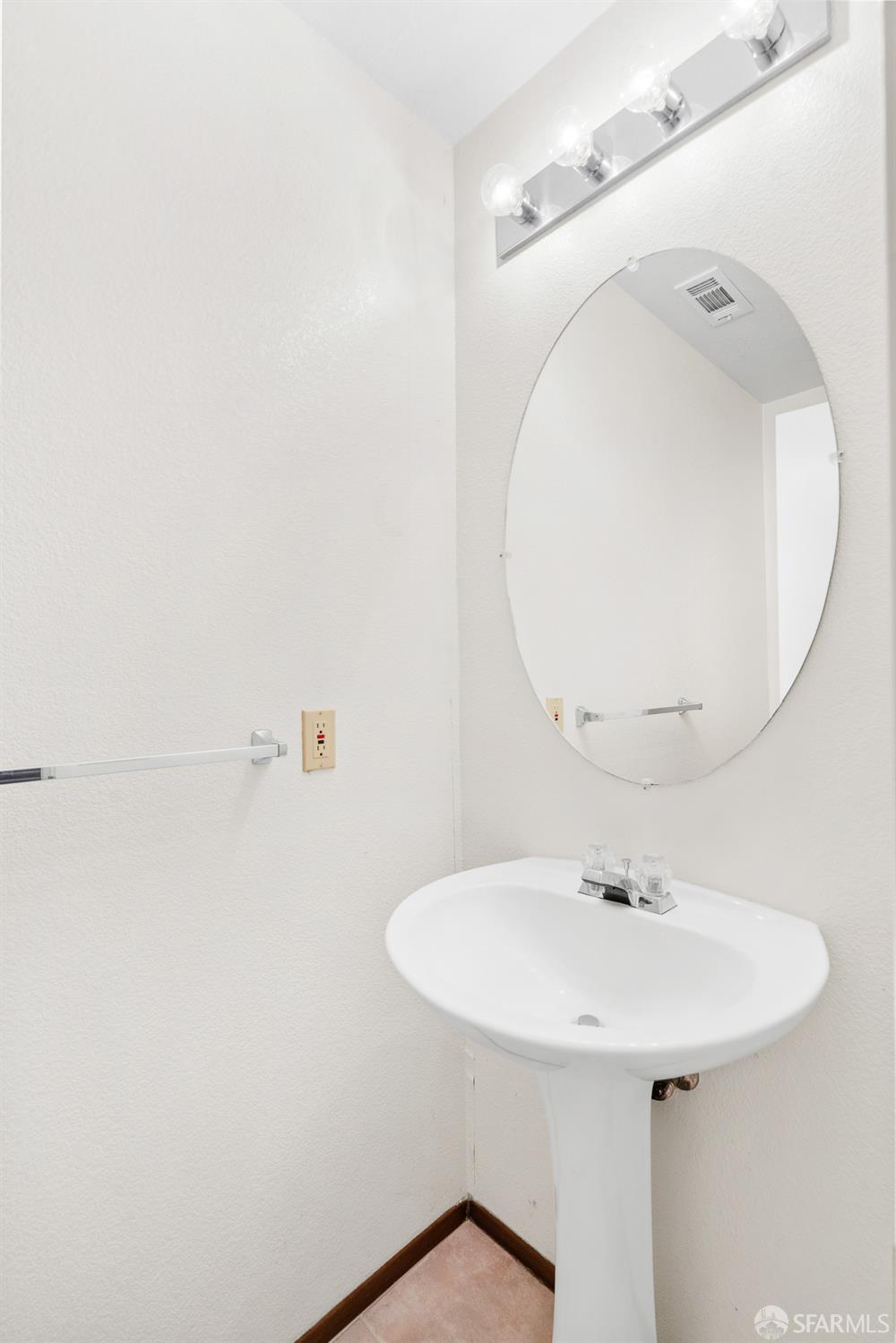 Detail Gallery Image 20 of 39 For 5160 Roundup Way, Antioch,  CA 94531 - 4 Beds | 2/1 Baths