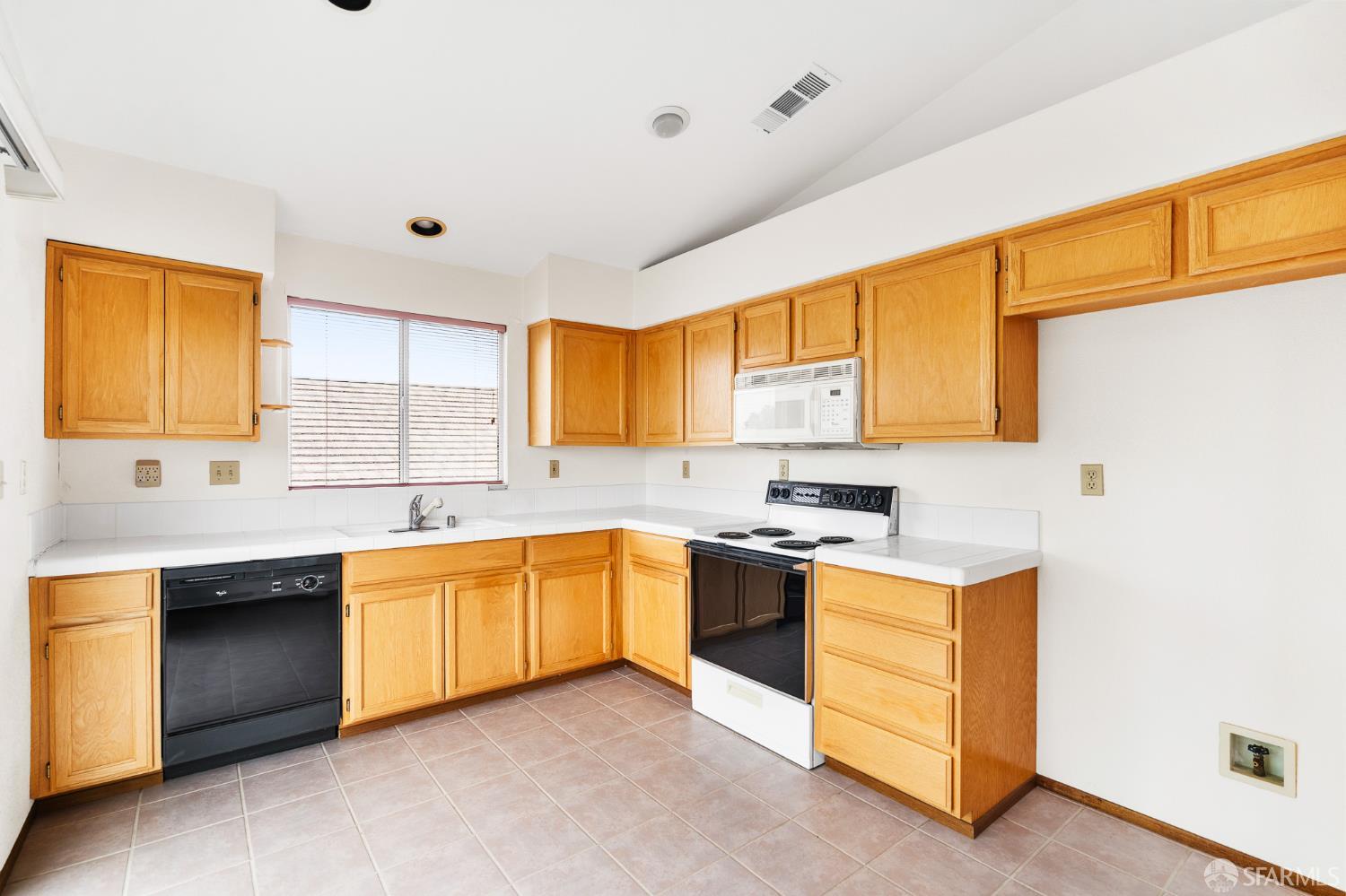 Detail Gallery Image 28 of 39 For 5160 Roundup Way, Antioch,  CA 94531 - 4 Beds | 2/1 Baths