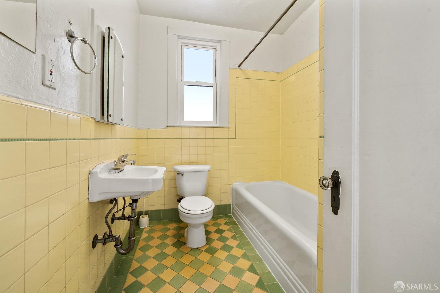 Detail Gallery Image 7 of 20 For 37 Sussex St, San Francisco,  CA 94131 - 3 Beds | 1 Baths
