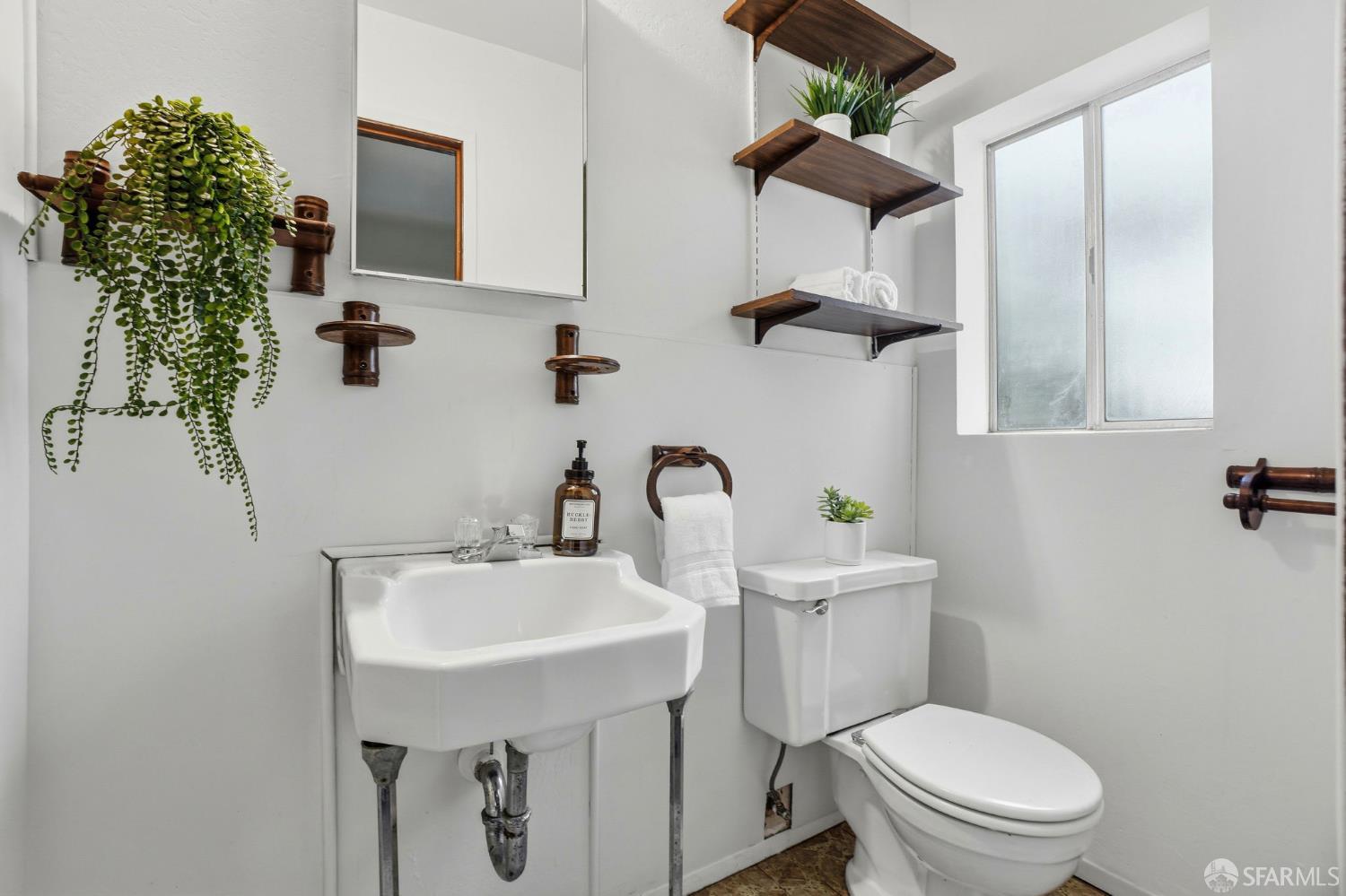 Detail Gallery Image 59 of 89 For 54 Norton St, San Francisco,  CA 94112 - 4 Beds | 1/1 Baths