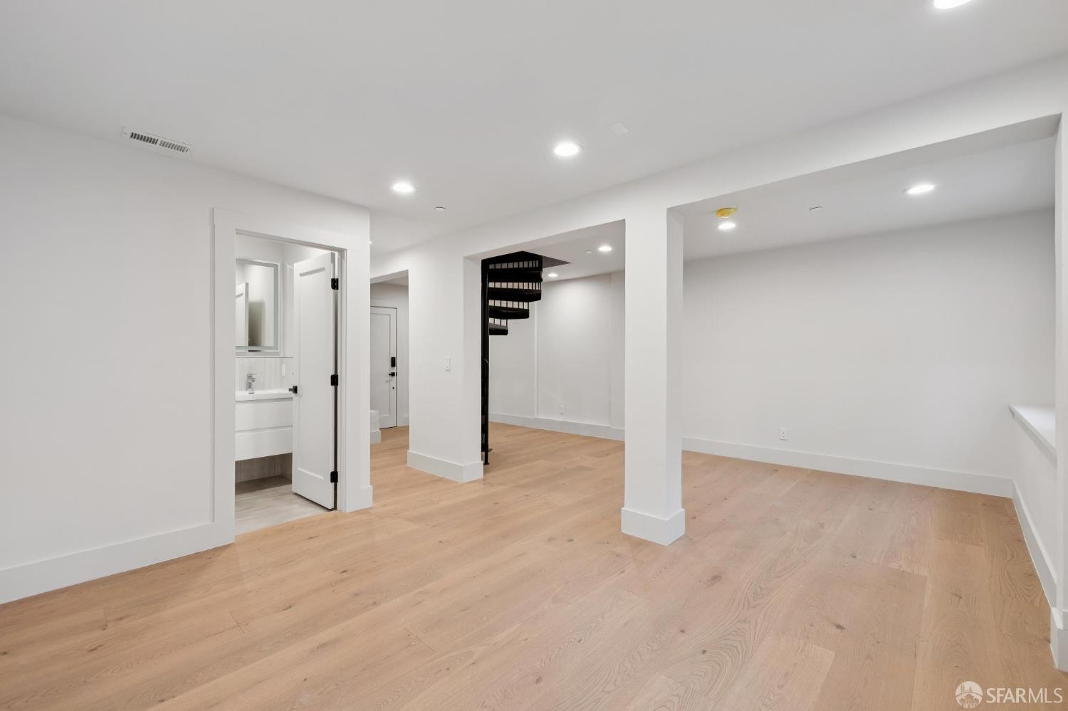 Detail Gallery Image 24 of 32 For 1371 Broadway St, San Francisco,  CA 94109 - 5 Beds | 3/1 Baths