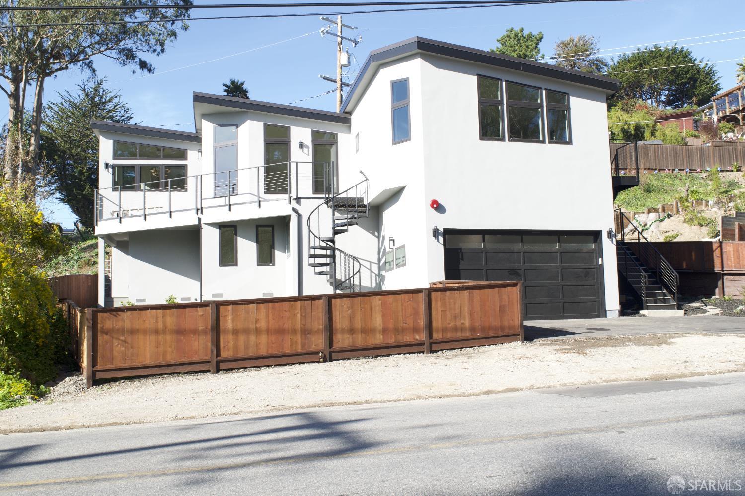 Detail Gallery Image 3 of 4 For 882 Stetson St, Moss Beach,  CA 94038 - 4 Beds | 3/1 Baths