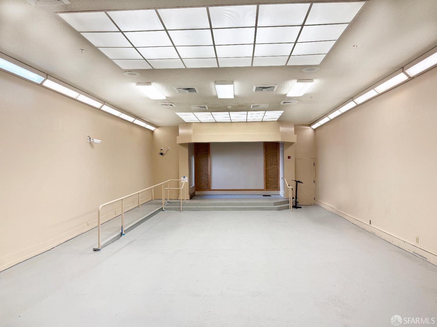 Detail Gallery Image 3 of 6 For 1414 Hyde St, San Francisco,  CA 94109 - – Beds | – Baths