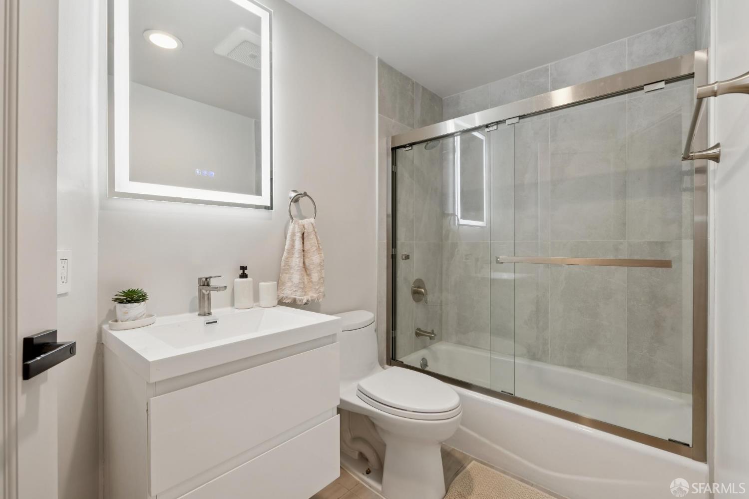 Detail Gallery Image 8 of 15 For 1375 Broadway St, San Francisco,  CA 94109 - 0 Beds | 1 Baths