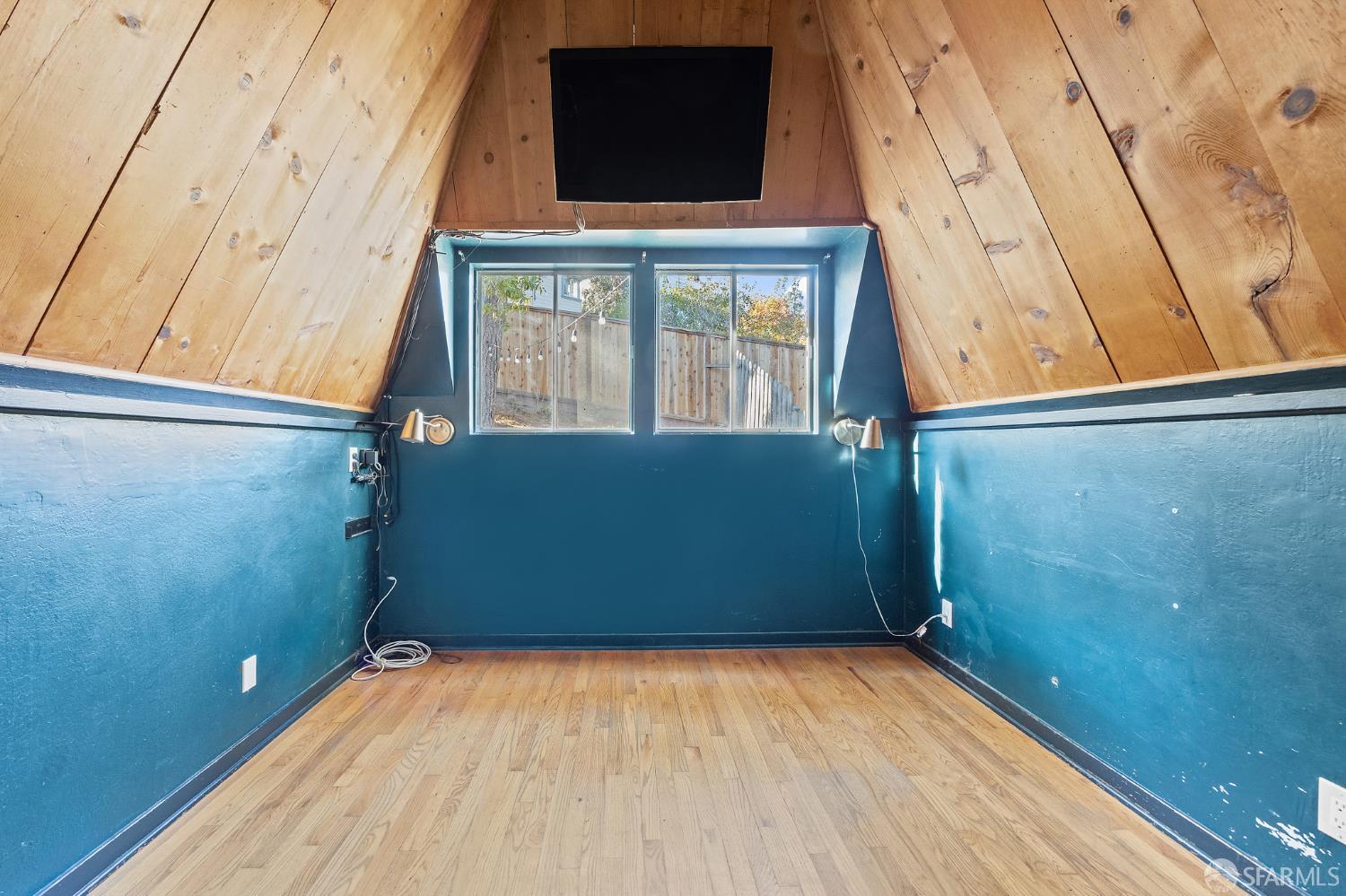 Detail Gallery Image 10 of 18 For 5630 Moraga Ave, Piedmont,  CA 94611 - 2 Beds | 1 Baths