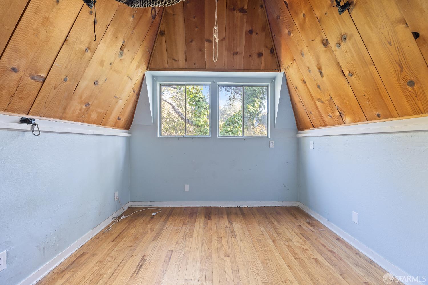 Detail Gallery Image 11 of 18 For 5630 Moraga Ave, Piedmont,  CA 94611 - 2 Beds | 1 Baths