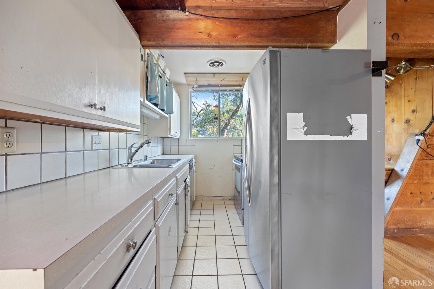 Detail Gallery Image 6 of 18 For 5630 Moraga Ave, Piedmont,  CA 94611 - 2 Beds | 1 Baths