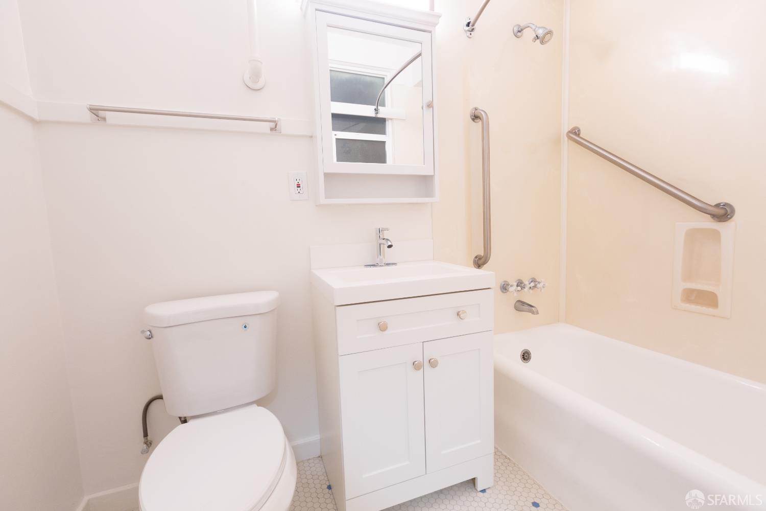 Detail Gallery Image 5 of 6 For 695 35th Ave #101,  San Francisco,  CA 94121 - 0 Beds | 1 Baths